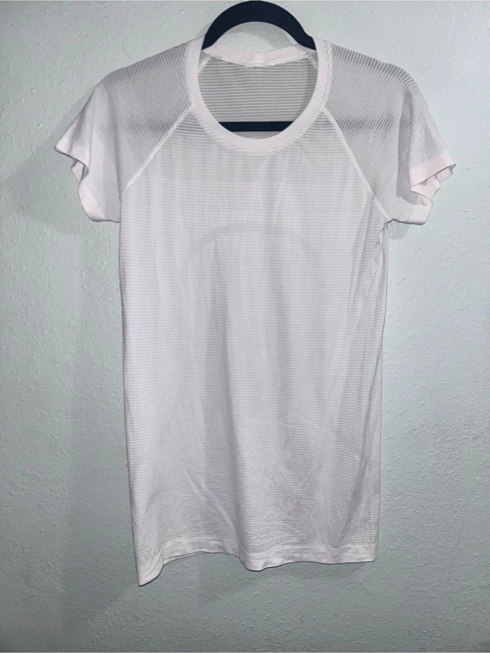 lululemon Short Sleeve Athletic Top in White Like New